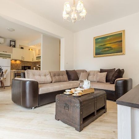 Villa Capitis In The Center- Luxury Apartment With Swimming Pool Хвар Екстериор снимка