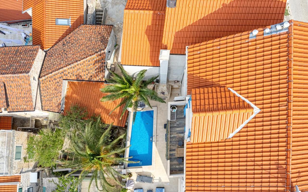 Villa Capitis In The Center- Luxury Apartment With Swimming Pool Хвар Екстериор снимка