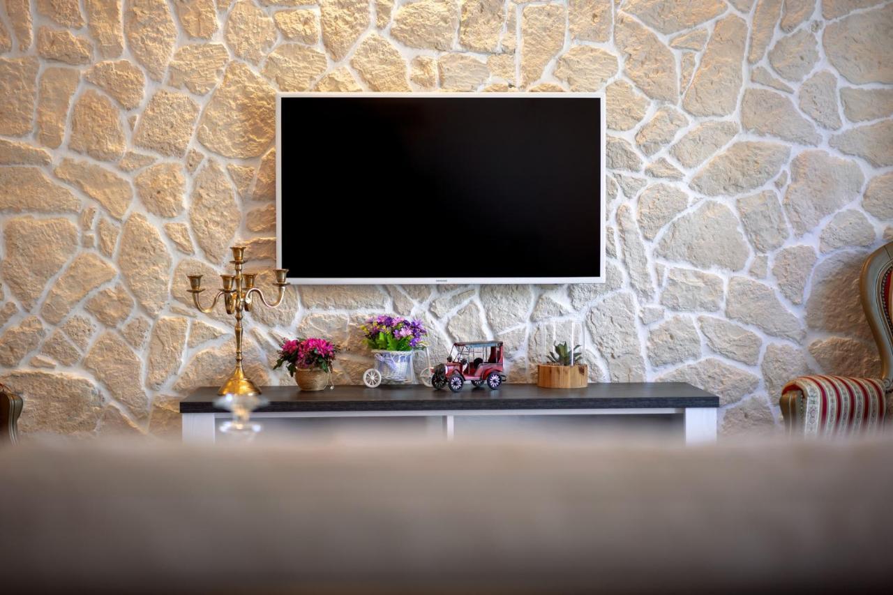 Villa Capitis In The Center- Luxury Apartment With Swimming Pool Хвар Екстериор снимка