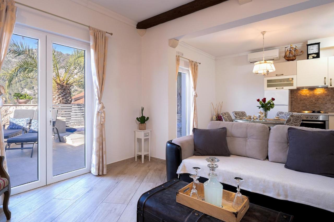 Villa Capitis In The Center- Luxury Apartment With Swimming Pool Хвар Екстериор снимка