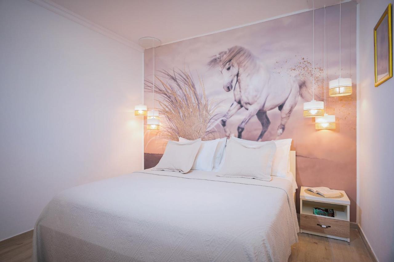 Villa Capitis In The Center- Luxury Apartment With Swimming Pool Хвар Екстериор снимка