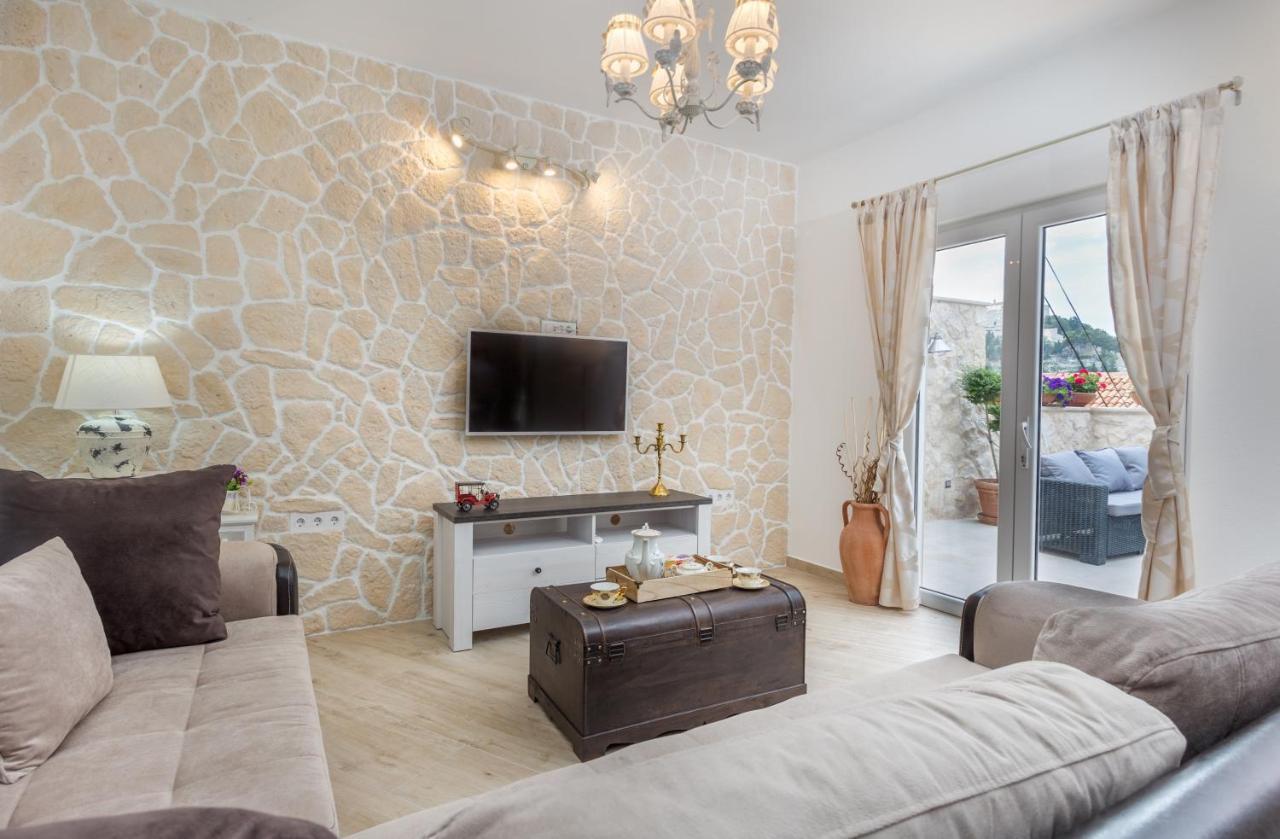 Villa Capitis In The Center- Luxury Apartment With Swimming Pool Хвар Екстериор снимка