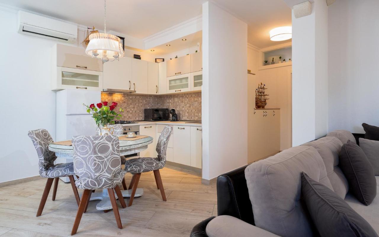 Villa Capitis In The Center- Luxury Apartment With Swimming Pool Хвар Екстериор снимка