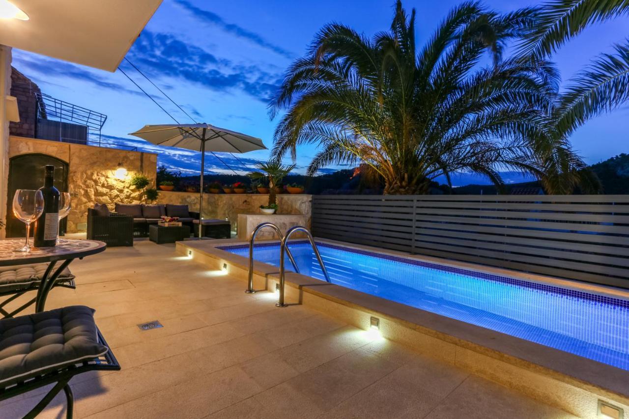 Villa Capitis In The Center- Luxury Apartment With Swimming Pool Хвар Екстериор снимка