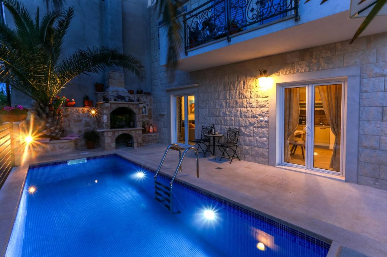 Villa Capitis In The Center- Luxury Apartment With Swimming Pool Хвар Екстериор снимка