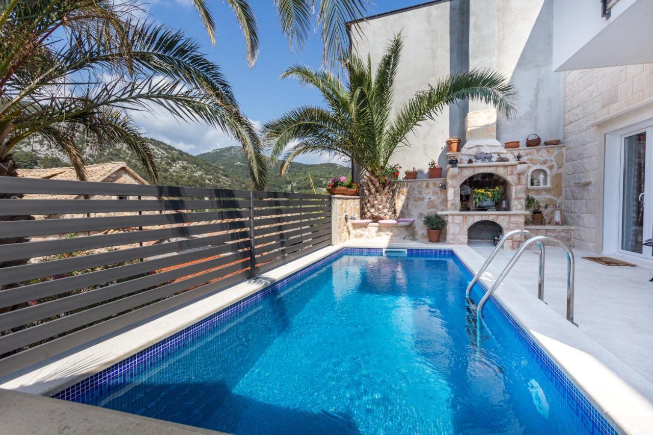 Villa Capitis In The Center- Luxury Apartment With Swimming Pool Хвар Екстериор снимка
