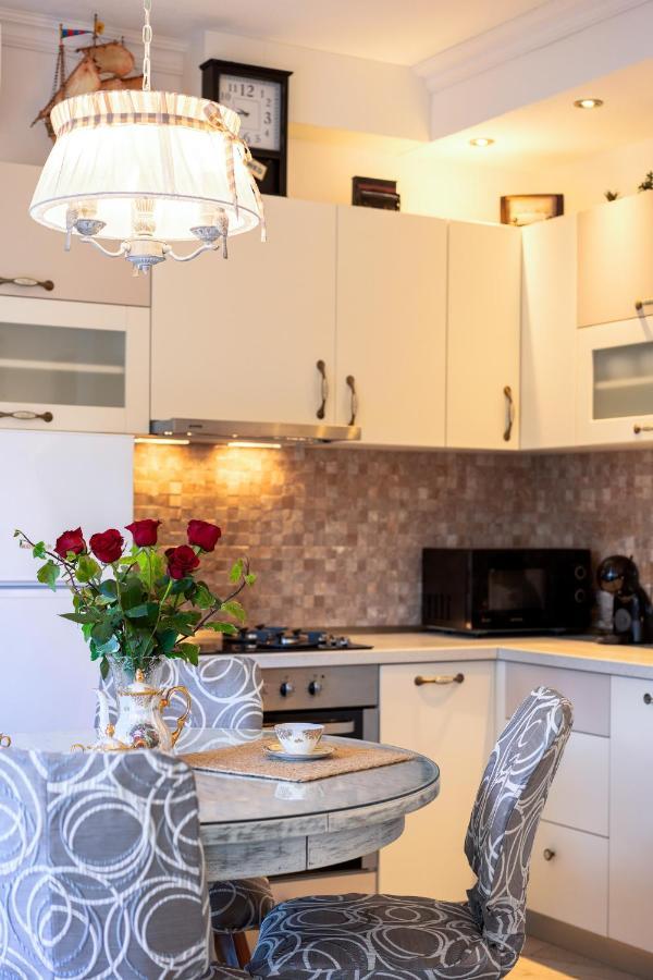 Villa Capitis In The Center- Luxury Apartment With Swimming Pool Хвар Екстериор снимка