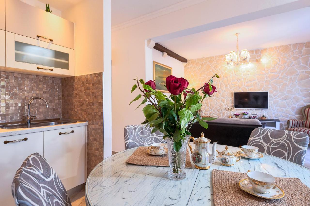 Villa Capitis In The Center- Luxury Apartment With Swimming Pool Хвар Екстериор снимка