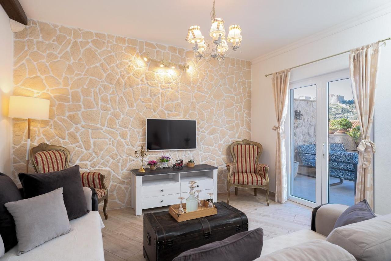 Villa Capitis In The Center- Luxury Apartment With Swimming Pool Хвар Екстериор снимка
