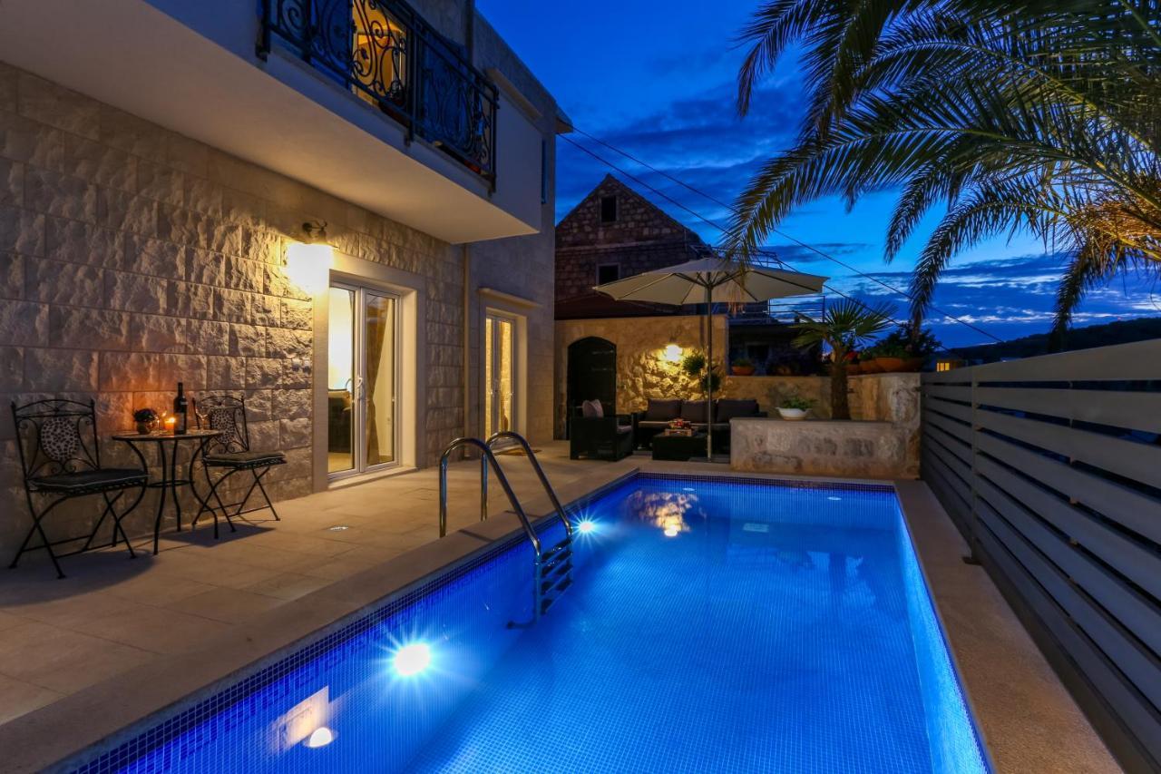 Villa Capitis In The Center- Luxury Apartment With Swimming Pool Хвар Екстериор снимка