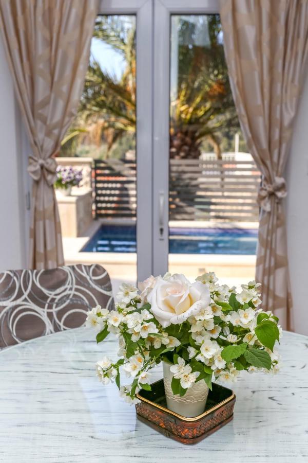 Villa Capitis In The Center- Luxury Apartment With Swimming Pool Хвар Екстериор снимка